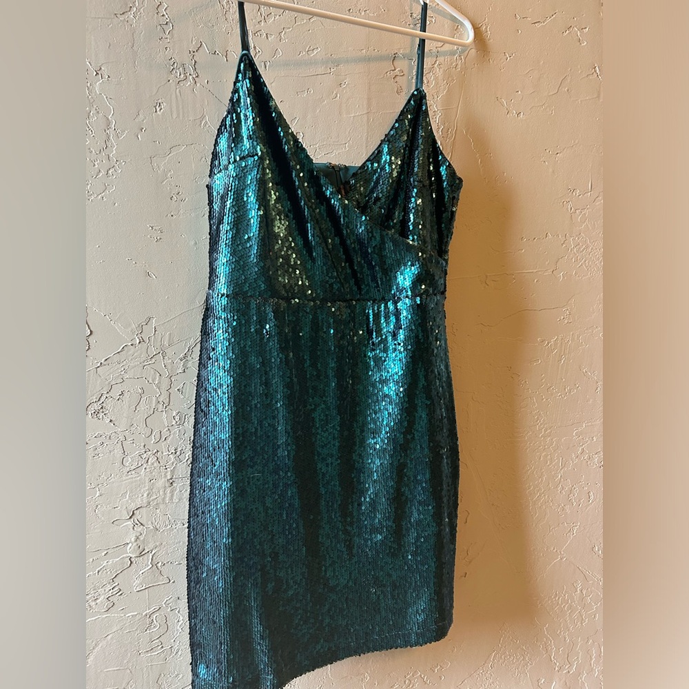 Lulu’s green sequin dress